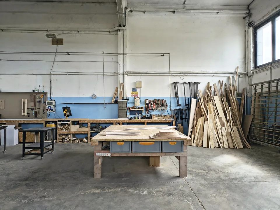 Lavorazione artigianale del legno